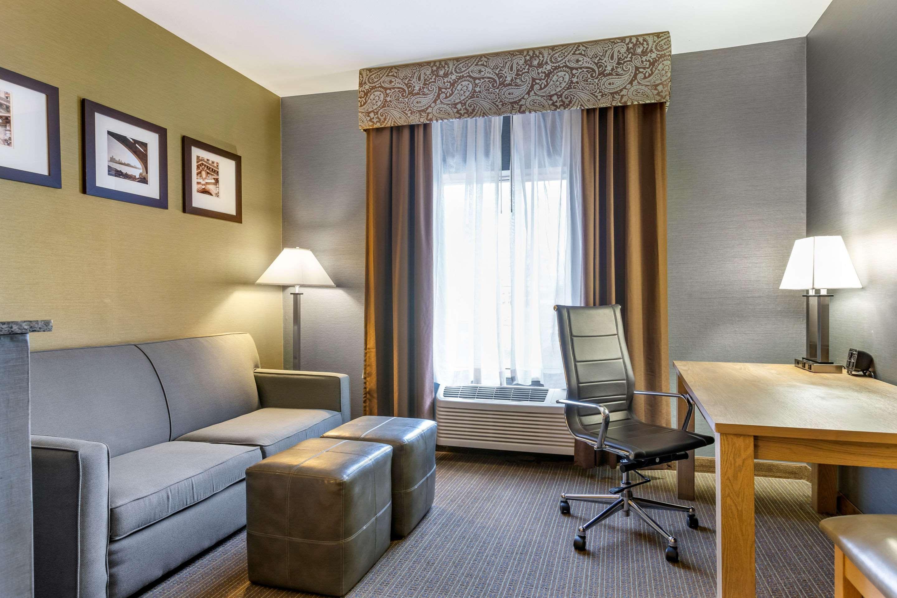 Comfort Suites Southgate-Detroit Екстериор снимка