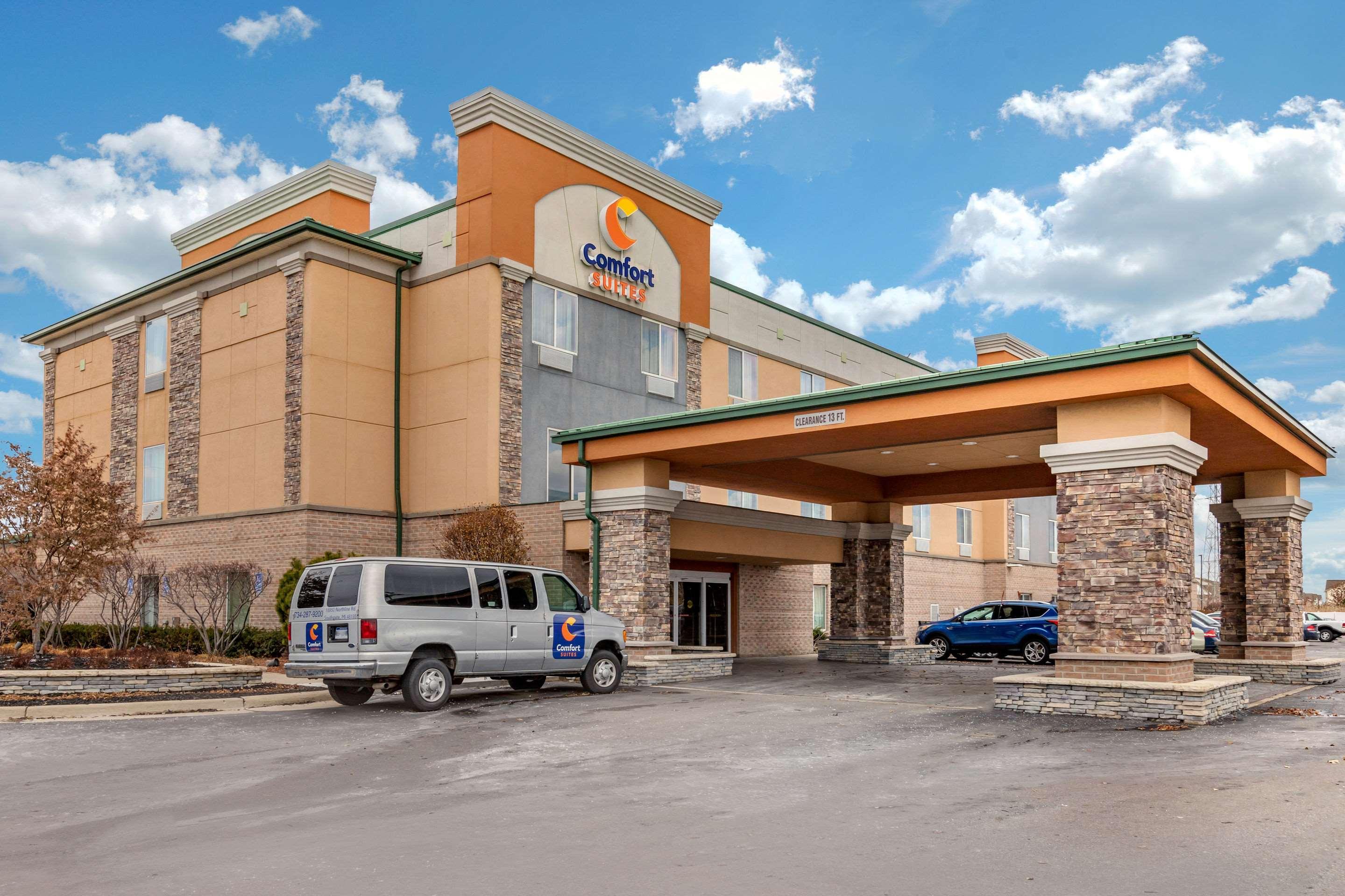 Comfort Suites Southgate-Detroit Екстериор снимка