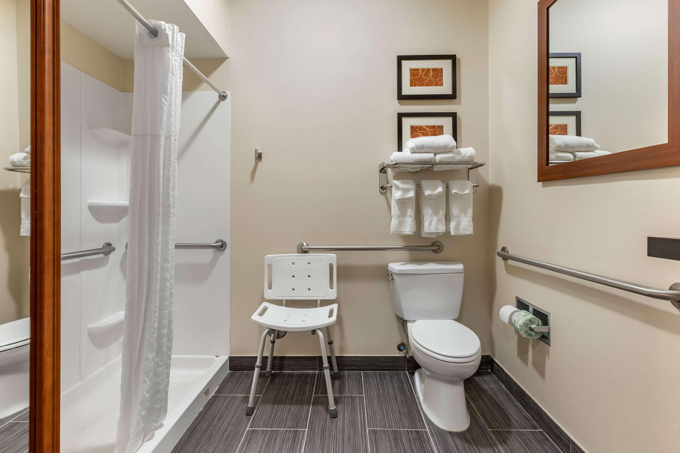 Comfort Suites Southgate-Detroit Екстериор снимка